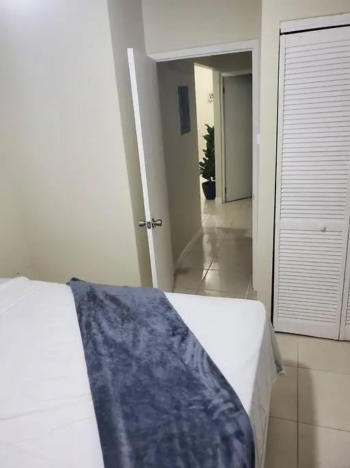 Jacaranda Gated Calm Apartment Sydenham 0*,
