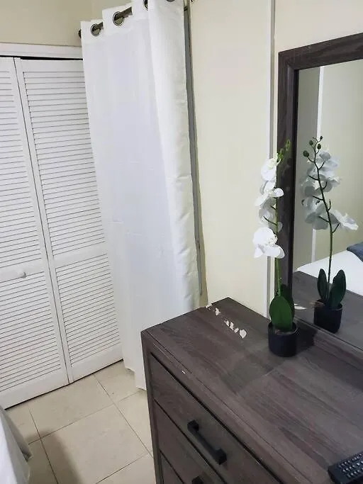 Jacaranda Gated Calm Apartment Sydenham